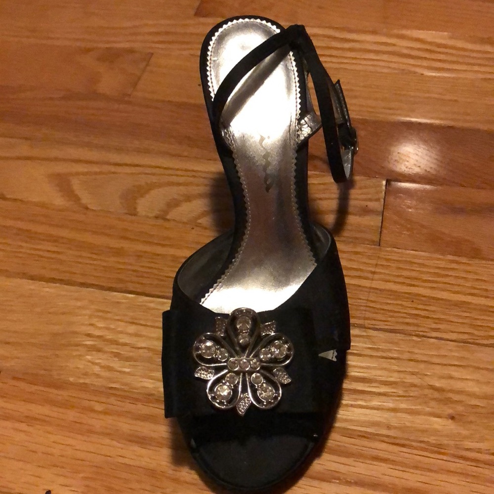 Women’s sz 7 with 3 3/4 inch heel